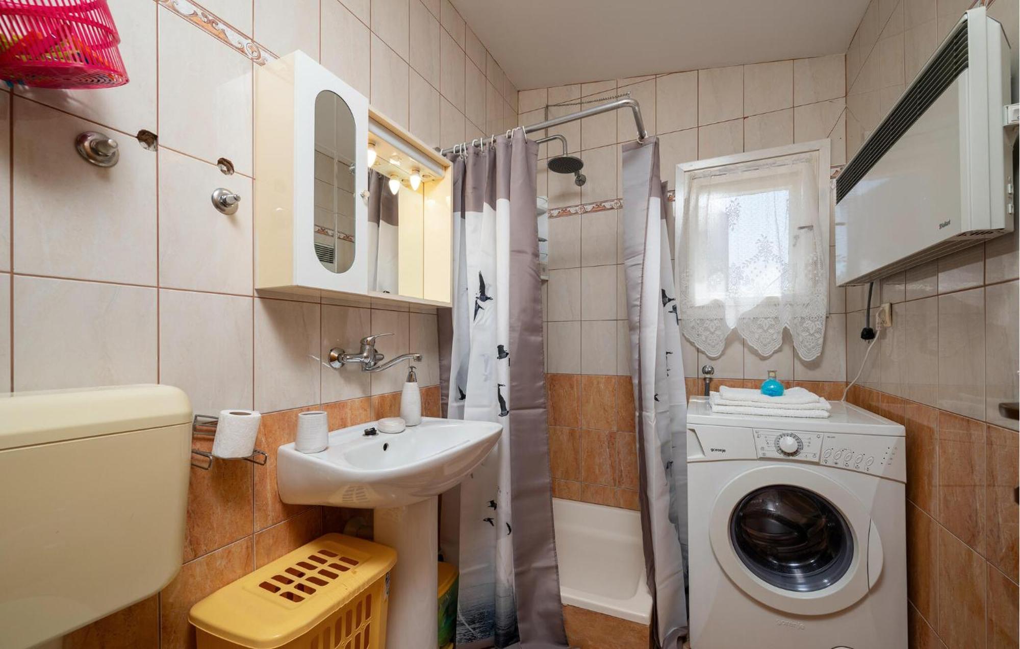 1 Bedroom Beautiful Apartment In Betiga Barbariga Exterior photo