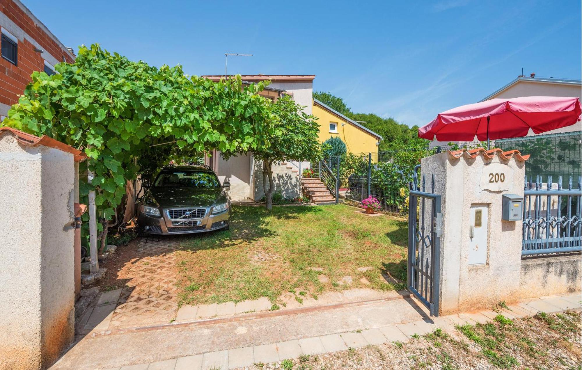 1 Bedroom Beautiful Apartment In Betiga Barbariga Exterior photo